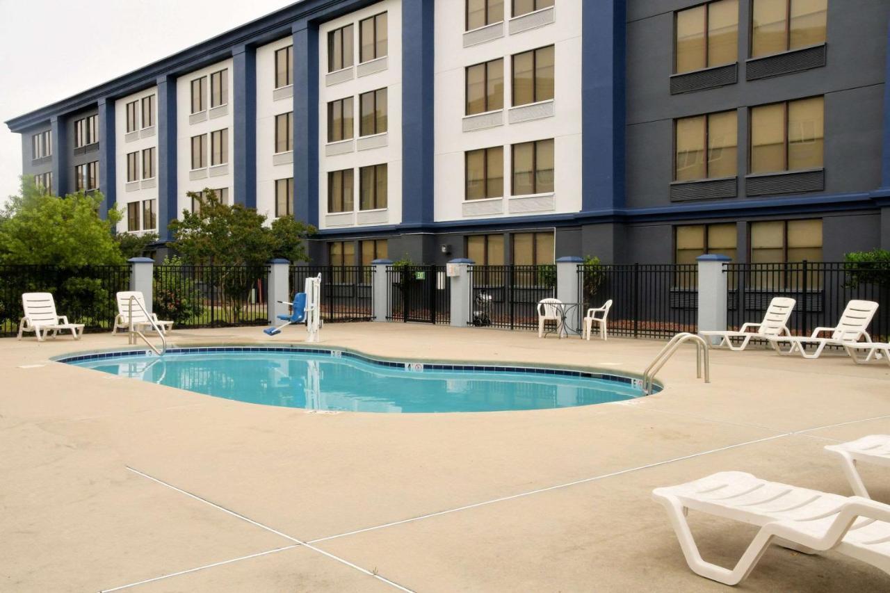 Clarion Pointe Jacksonville Near Camp Lejeune Exteriör bild